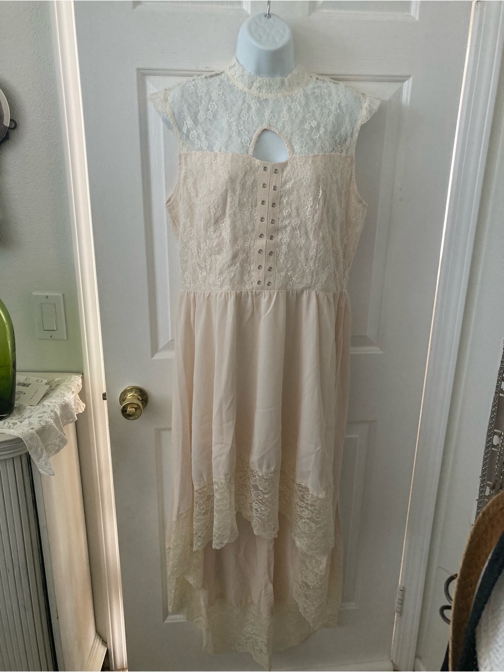 Women’s Cream Lace Hi-Low Western 
Dress with Keyhole Front